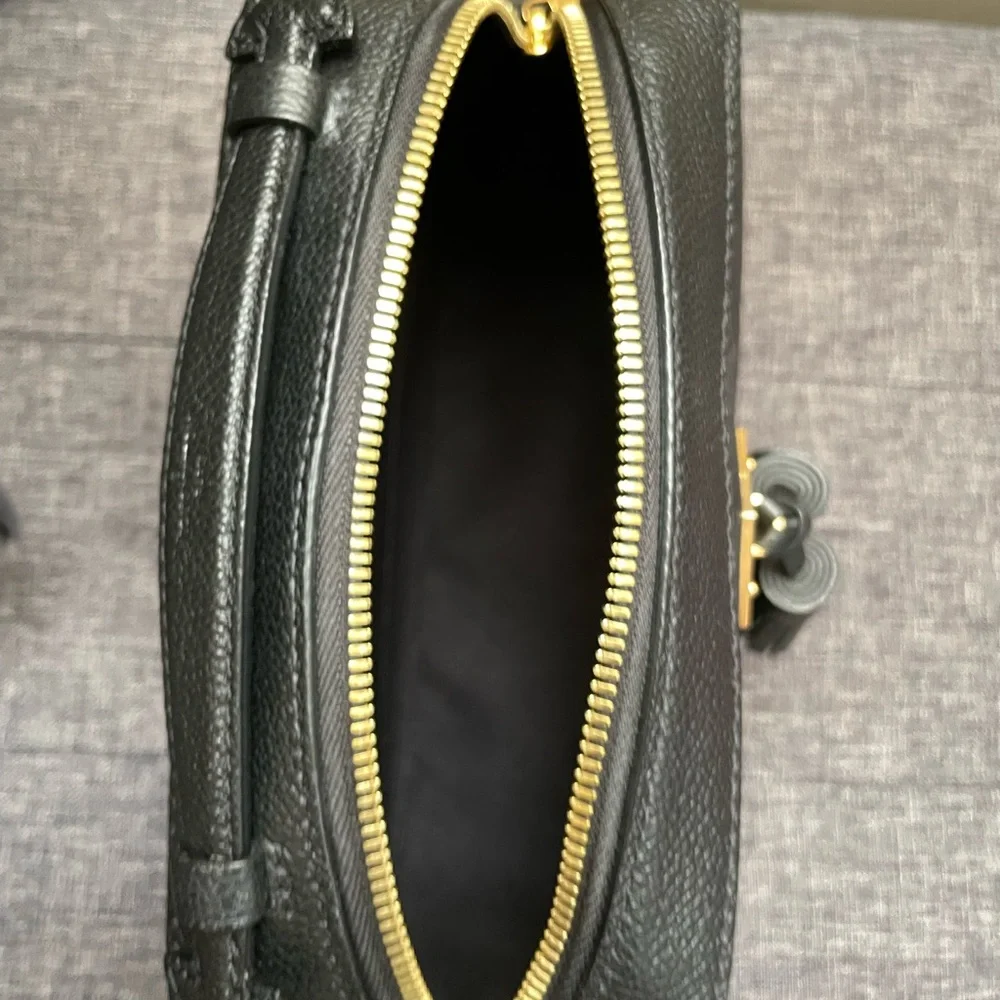 Slightly worn. Louis Vuitton Saintonge Pre Owned in excellent condition. - Picture 5 of 8
